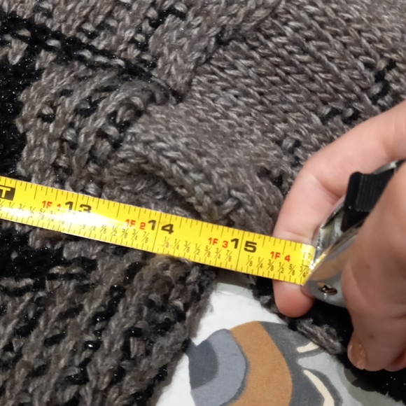 Armani Jeans wool acrylic sweater. - Picture 11 of 12